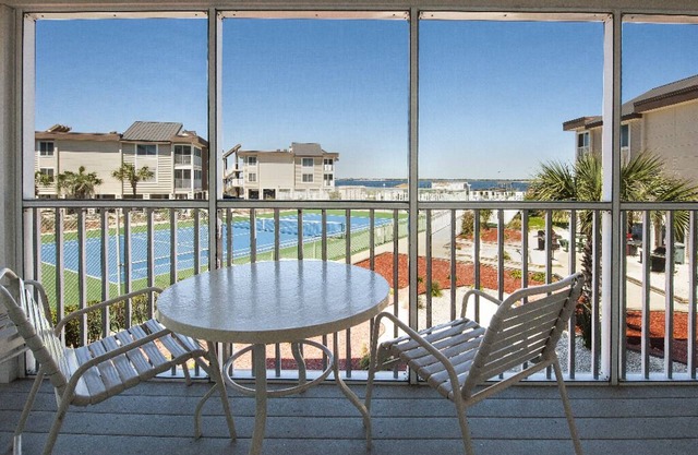 HOLIDAY SEASIDE RESORT
