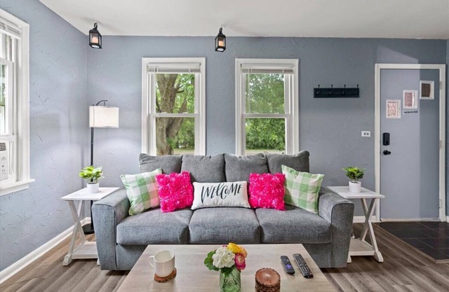 Holiday Special - Cozy farmhouse in the heart of West St. Paul.