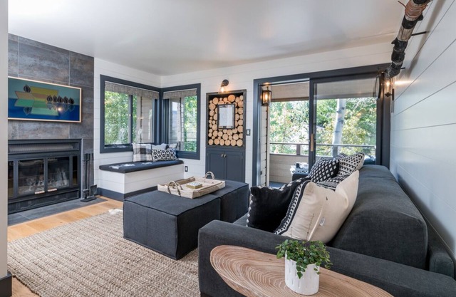 Contemporary Condo Elkhorn Golf Course with West-Facing Views