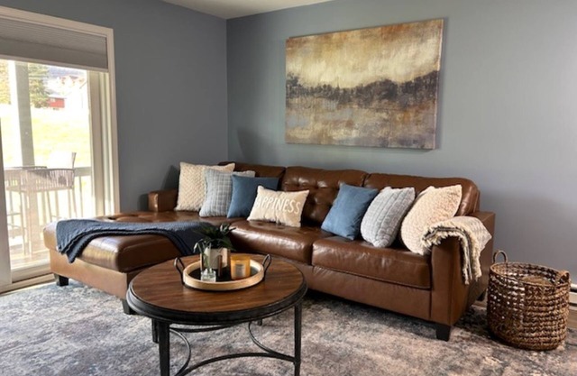Holiday Valley Hideaway, Newly Renovated Walking distance to Village & Slopes