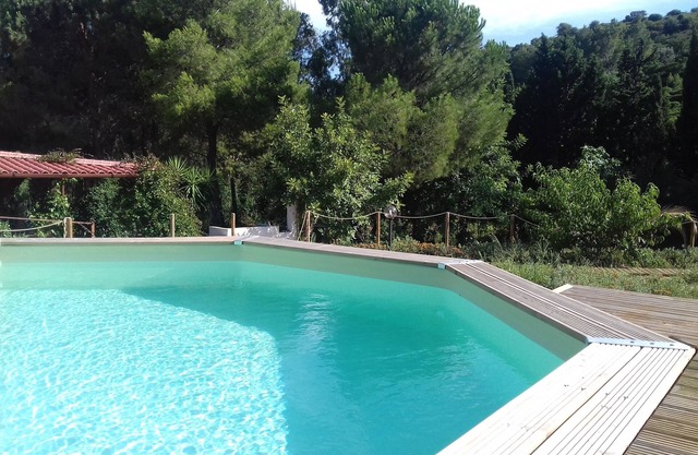 Ferienhaus mit großen Gärten und Pool in der Mitte der Natur, 4 km vom Strand