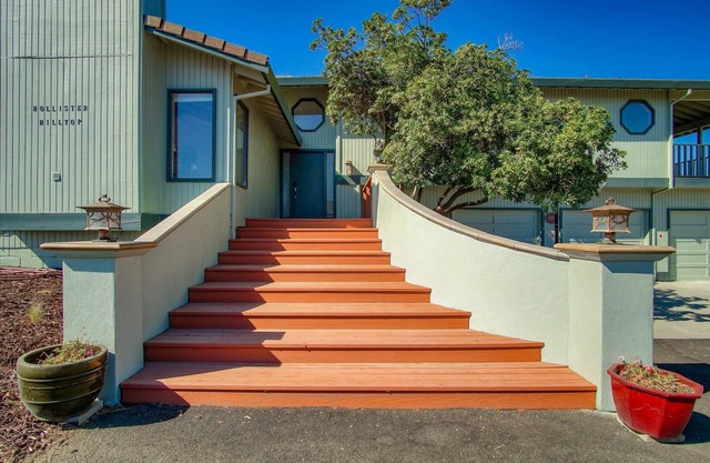 Hollister Hilltop Home