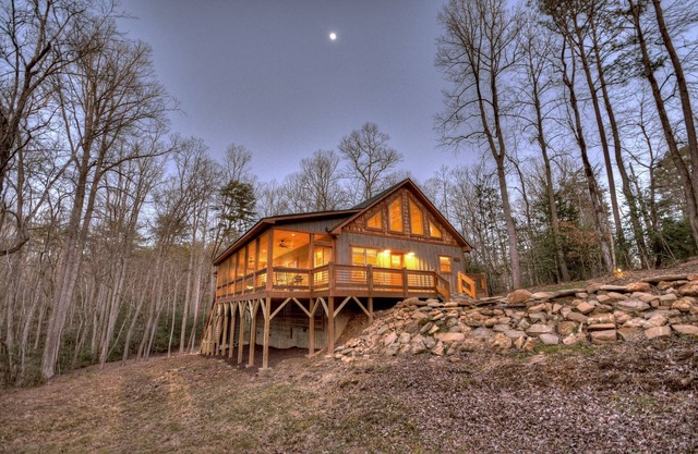 Holly Berry Hill - Walk to Lake Nottely, Unwind in the Hot Tub & Enjoy S'mores Under the Stars