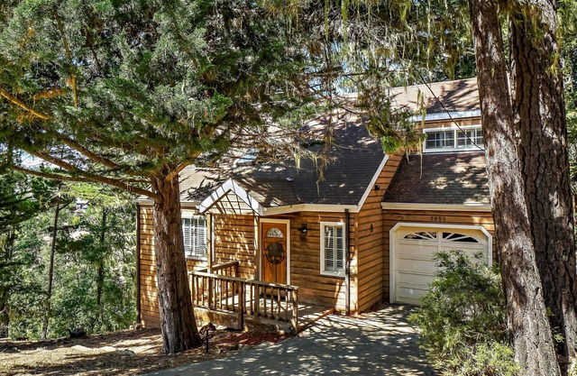Holly Hill Cottage: 2 Schlafzimmer, 1. 5 BA Haus in Cambria, Schlafmöglichkeiten für 4