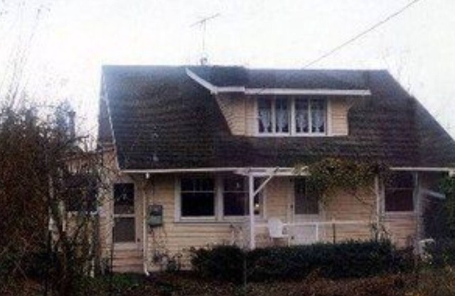 Hollyhock Country House
