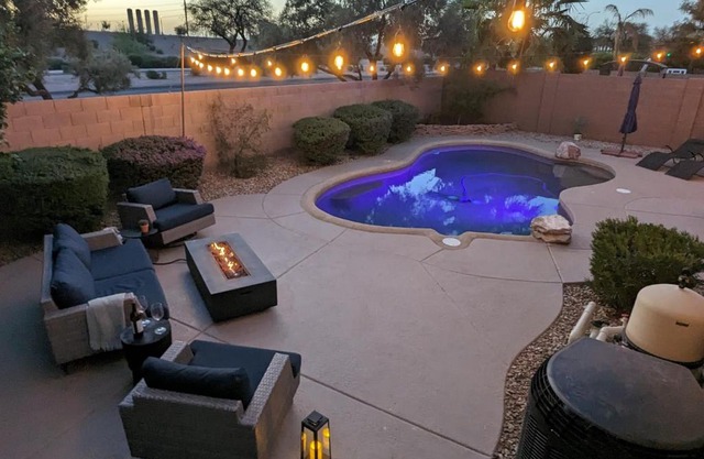 HOLLYHOCK - Pet-Friendly 4BR Heated Pool & Near Golf