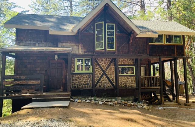 Holly’s Cottage in the Woods is meant for people who love to unplug.