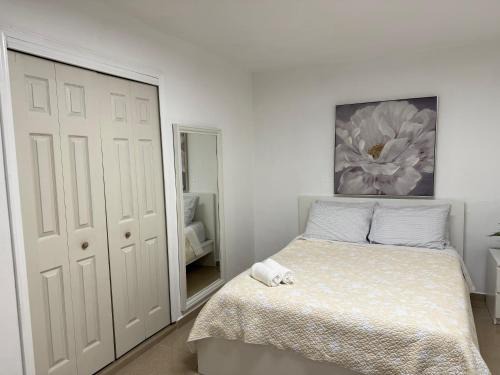 Hollywood Apartments - C