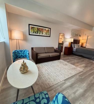 Hollywood Boutique Residences with Free Parking