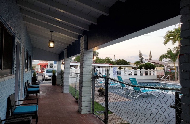 Hollywood Gardens Inn & Suites