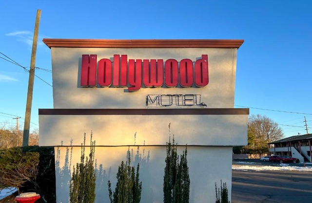 HOLLYWOOD MOTEL