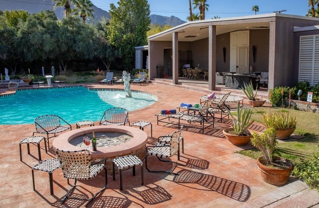 Hollywood Regency Tennis Gardens