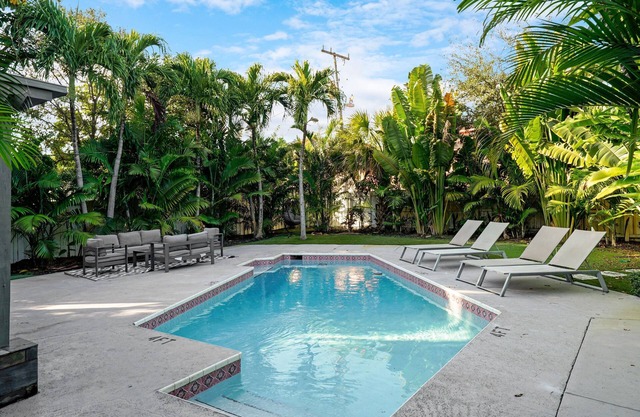 Hollywood Tropical Retreat