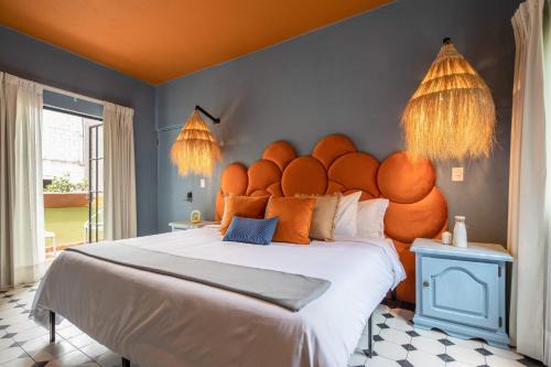 HOLT Art Deco Retreat in Vibrant 3 Bedroom Villa