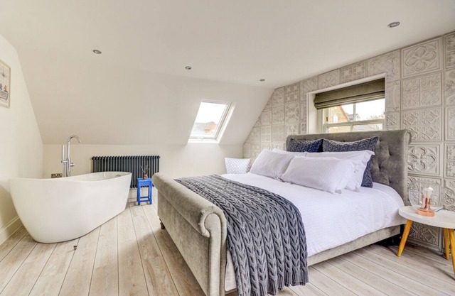 Holt Hideaway - One Bedroom Villa, Sleeps 2