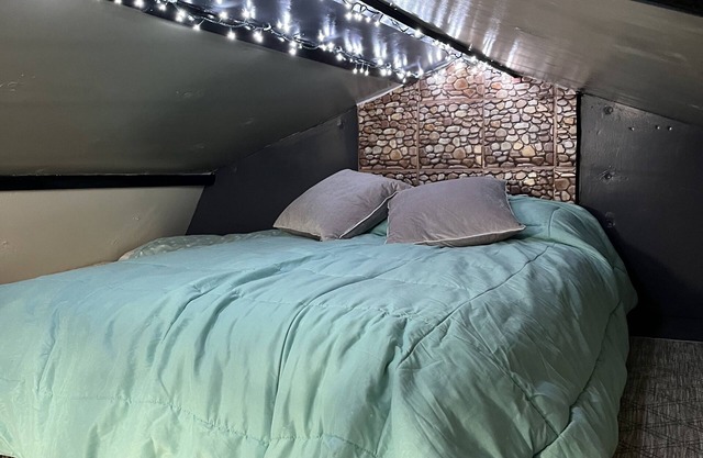 HOLY MOLY looking for small family to spend time. Sleeps 5