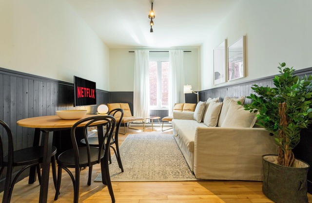 HOMA-Comfort&Style-2BR-Spacious-Natural Light-FeelHome-A/C-SelfCheckIn-Metro