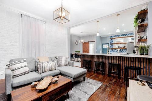 Home 4/King Beds - Large Garage by StayStLouis