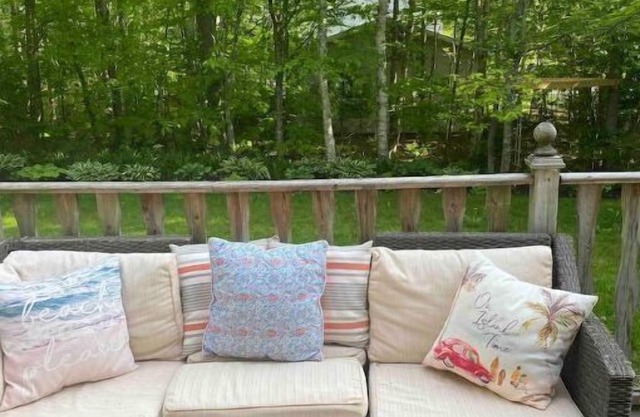 Home amongst the trees-3 bed/3 bath modern stay!