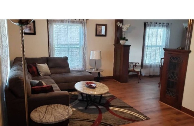 Home away from home 3 bedroom with fireplace.