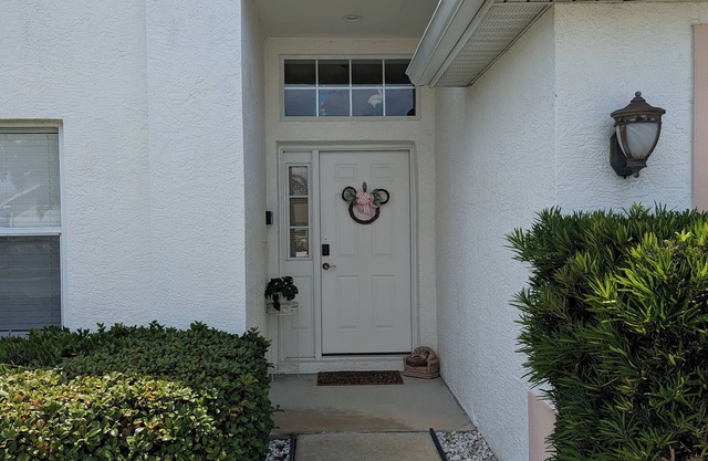 Home away from Home. Charming 3-bedroom house with AC and WiFi in Kissimmee