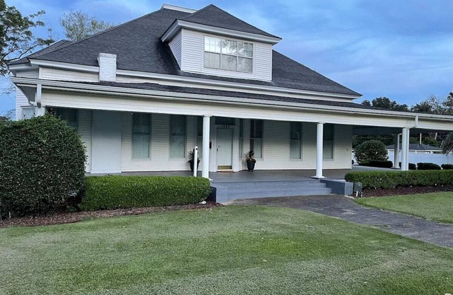 Home away from home Classic 4BR 2.5BR