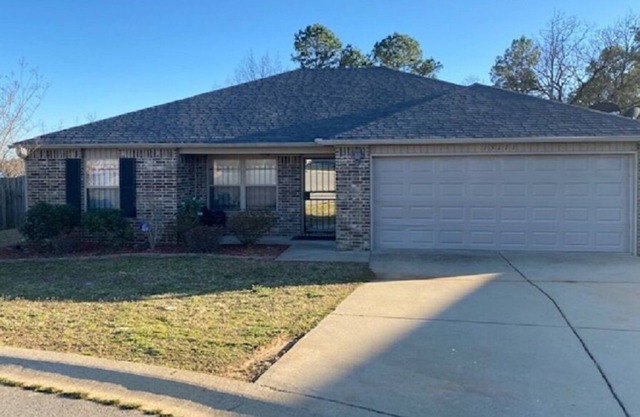 Home Away From Home Master Bedroom - Right Off I-30