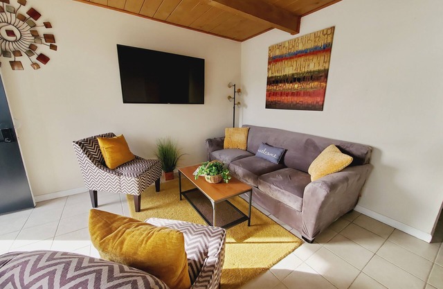 Home away from Home Sunny and Spacious 2 bedroom Apartment in Richmond CA