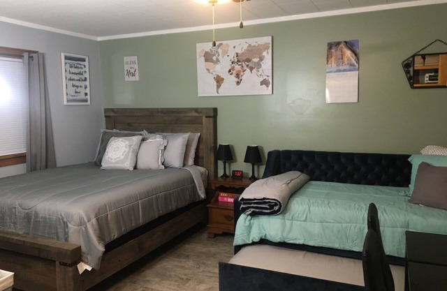 Home Away From Home, Newly Renovated Apartment