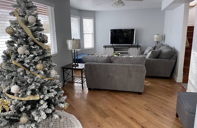 Home Away From Home/Has Everything you NEED/Spacious and Clean/Friendly Host