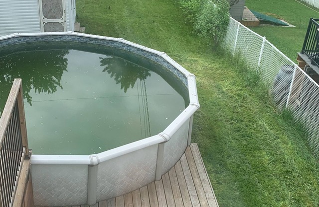 Home away from home with a pool in Gatineau