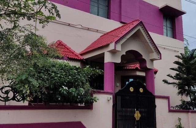 Home away from Home with a good residential neighborhood and nearby amenities...
