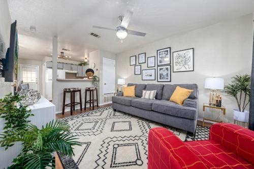 Home Away From Home with King Bed, WiFi and Lots of Amenities