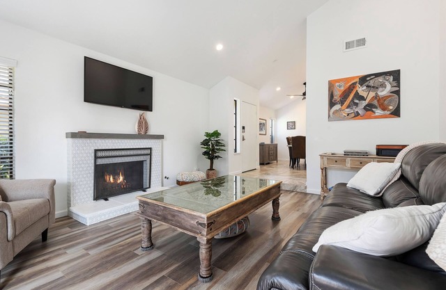 Quiet 2-bedroom near the beach, walk to everything