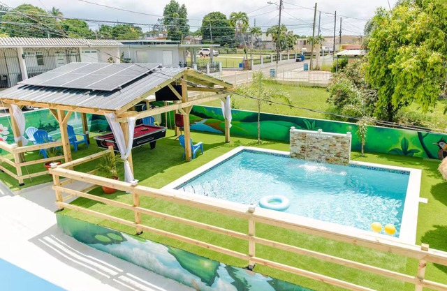 Home for 15 Guests with Pool and Pool Table