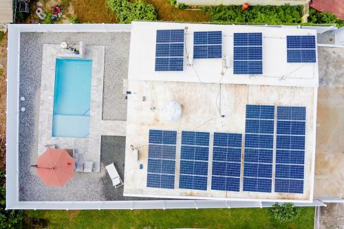 Home for 9 with Pool and Solar Panels in Vieques!