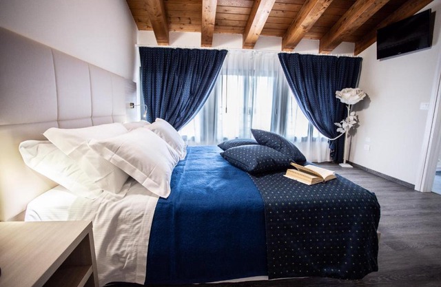 HOME HOTEL