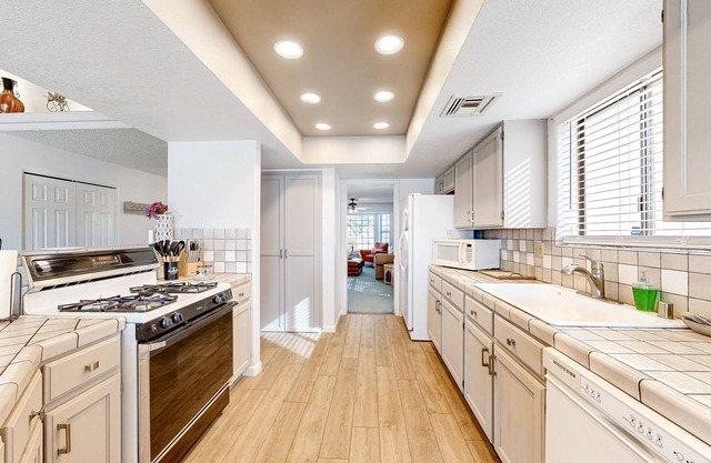 Home in a secure neighborhood with pool spa, game room, & fireplace - dogs ok