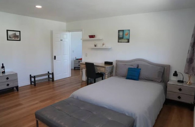 Home in Christ 201 - Cozy Stay with Kitchen, Laundry, Comfort & Spiritual Peace
