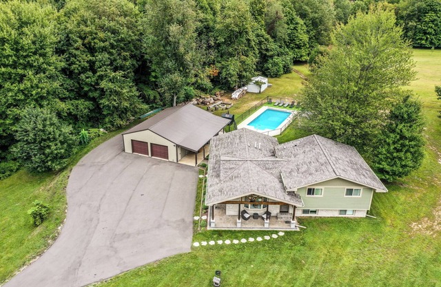 Home in Dowagiac with private pool