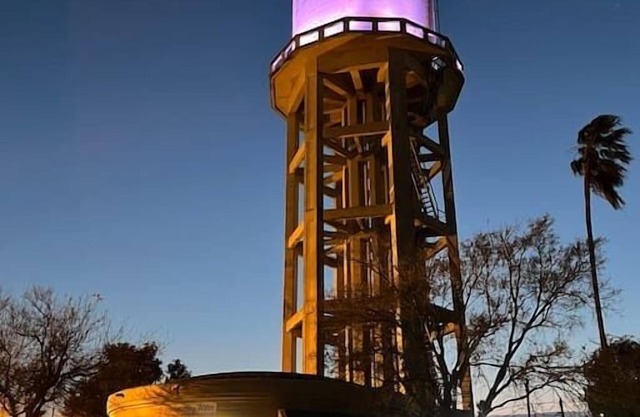 Cozy 3 Bed Home in Front of Iconic Water Tower