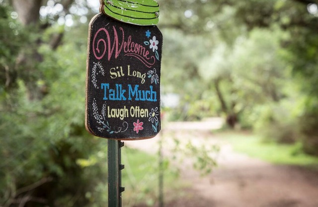 Zuhause in Dripping Springs, im Texas Hill Country, auf dem 290 Wine Trail