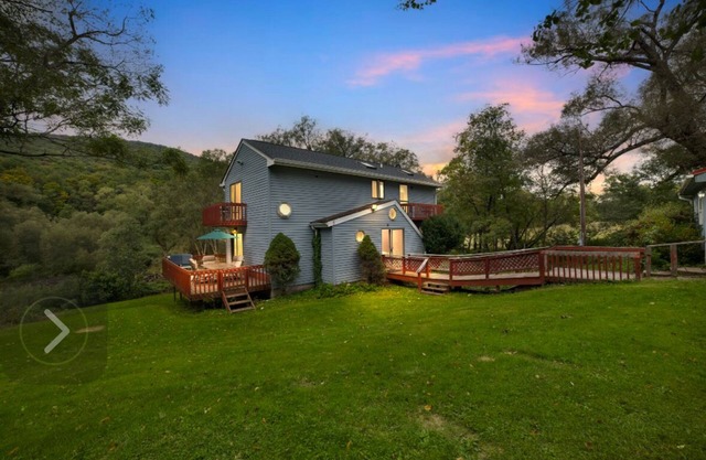 Home in Hobart - Roxbury Near Skiing and Weddings.