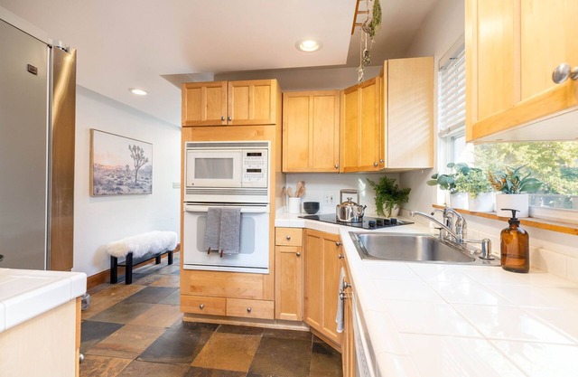 Home in the Heart of Salt Lake City: Skiers Access Nine Ski Resorts within hour.