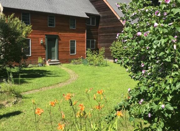 Home in the woods - Big, Acreage, Nature Oasis, King Bed, Giant Windows