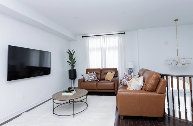 Home in Vaughan, Modern 3BR Home in Vaughan w/Patio & Grill