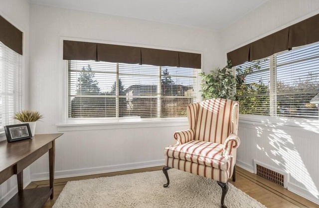 Home in White Rock near viewpoint