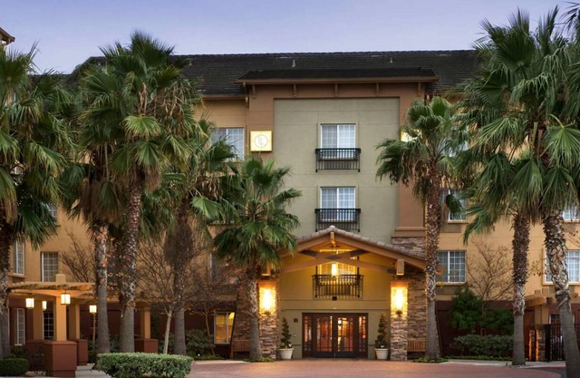 Home-like Suite w/ Fully Equipped Kitchen & Separate Living Spaces