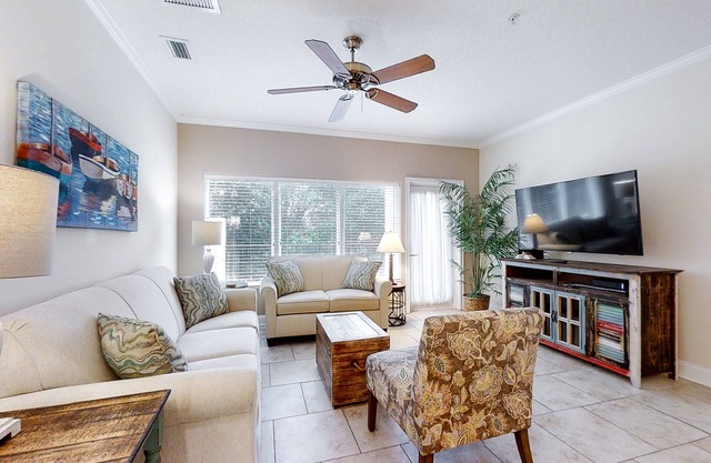 Home near beach with free WiFi, shared pool, central AC, private W/D