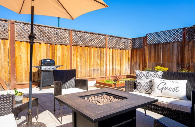 NEW!!! Home near River & wineries w/ hot tub! Northview
